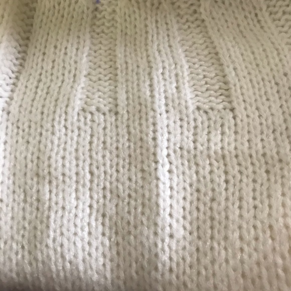 Abercrombie Woman Sm NWT Fuzzy Mock Cream Sweater - Picture 12 of 13